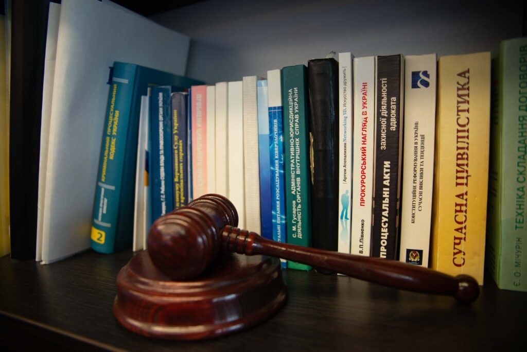 Адвокат у справі про посягання на життя державного чи громадського діяча - адвокат по 112 статті ККУ - urb 0301